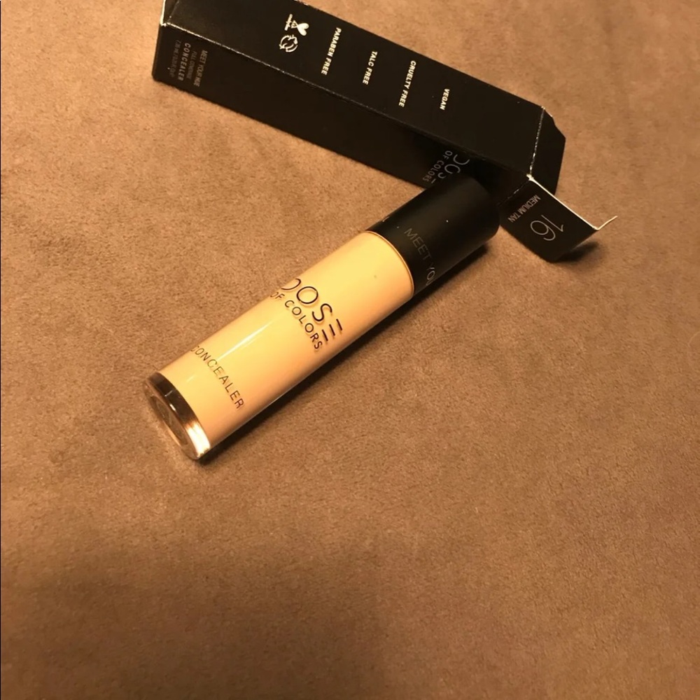 Makeup Bundle - Picture 8 of 9